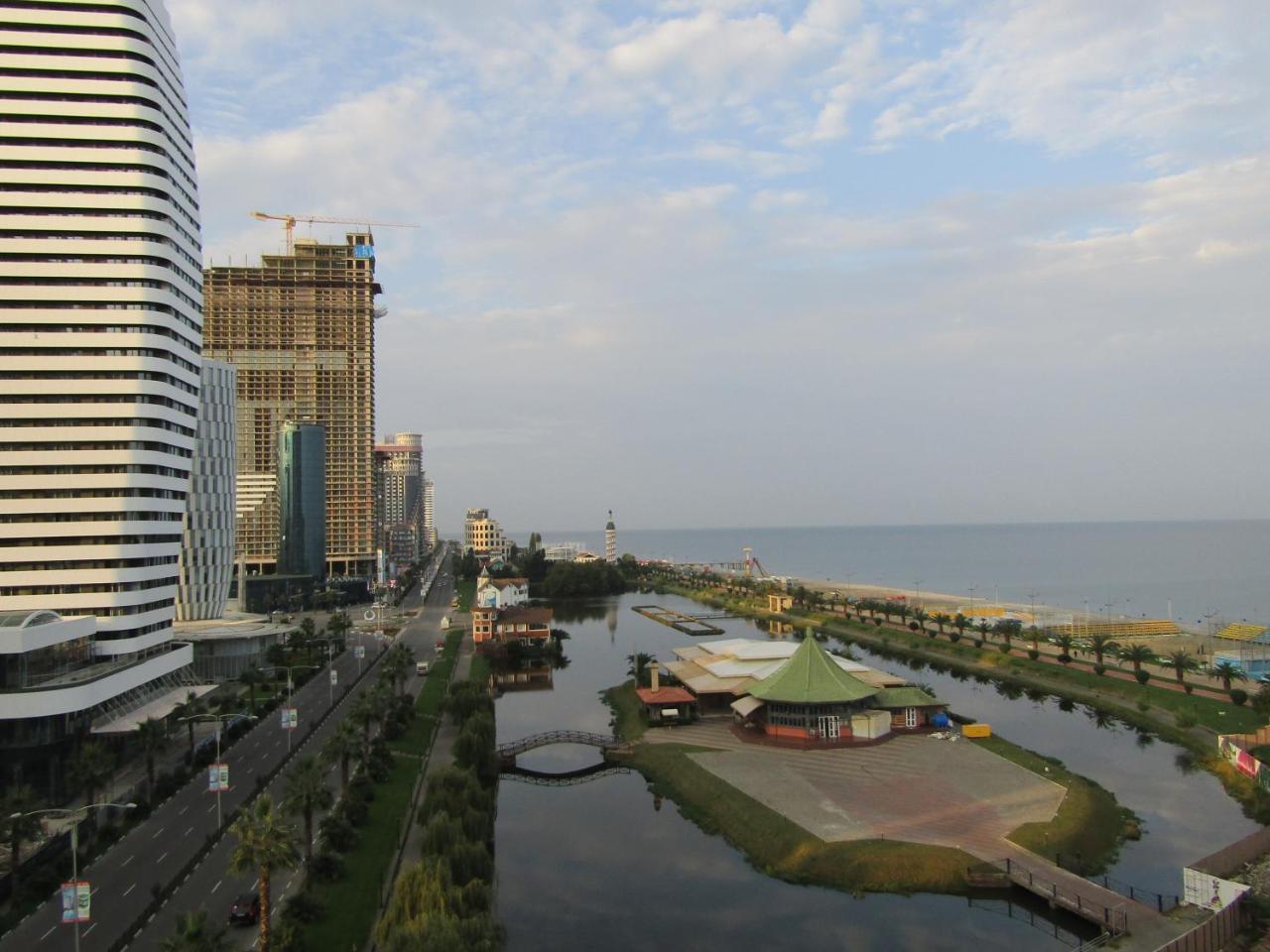Apartment Miracle Batumi Exterior photo